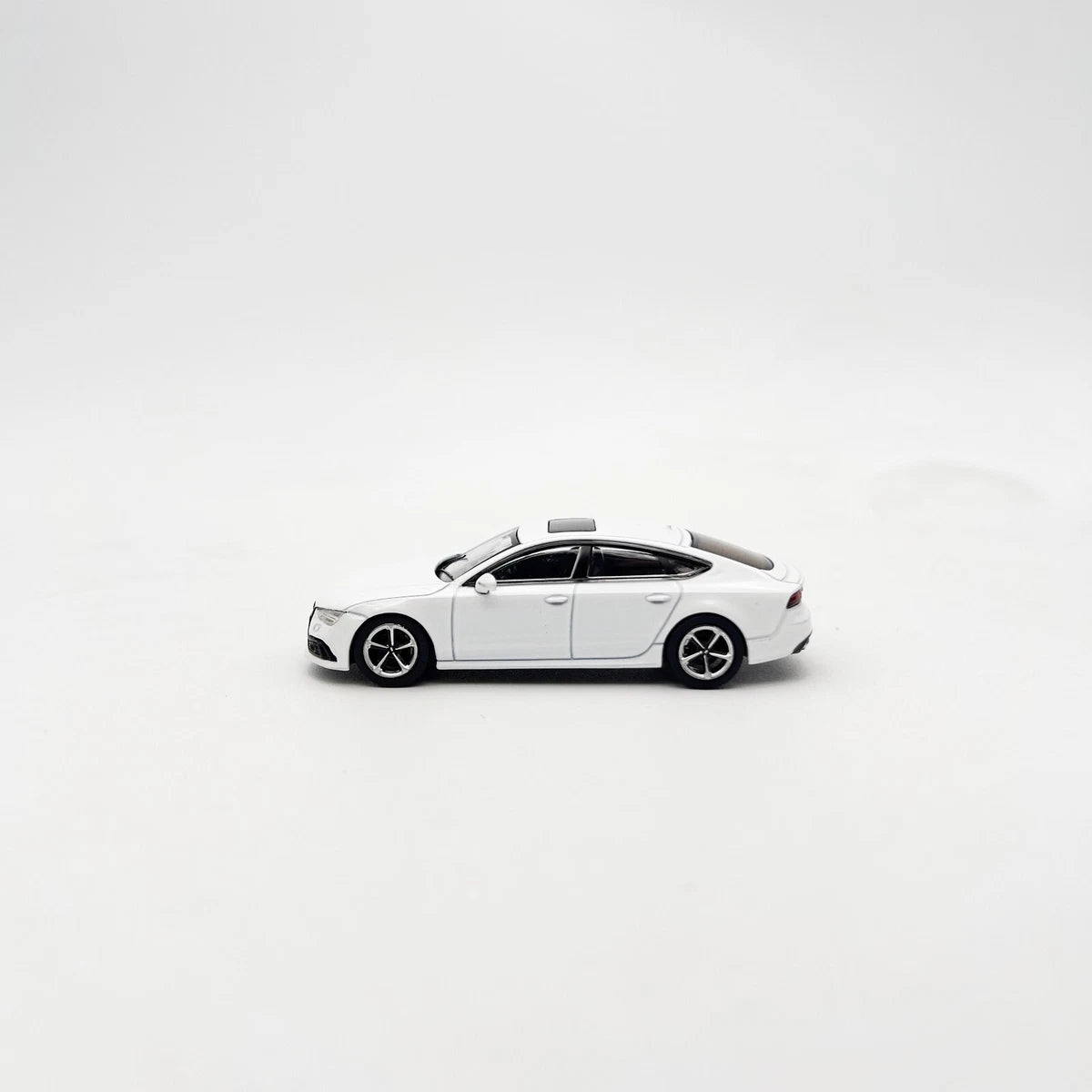 1:64 Audi RS7 Sportback – White Die-cast Model GCD